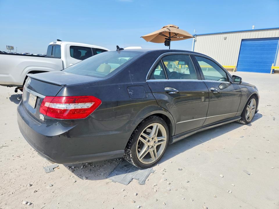 2011 Mercedes-benz E-klasse VIN WDDHF5GB3BA301841 COPART salvage auction — WATER/FLOOD, Tx - Salvage Title-Flood Damage, sold $175 on 2026-07-28 (photo 3)