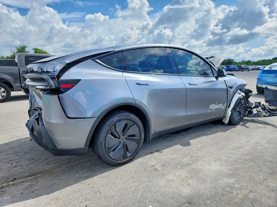 2026 Tesla Model y VIN 7SAYGDEE1TA401122 COPART salvage auction — REAR END, Fl - Cert Of Title Slvg Rebuildable, sold $13,100 on 2026-07-30 (photo 3)