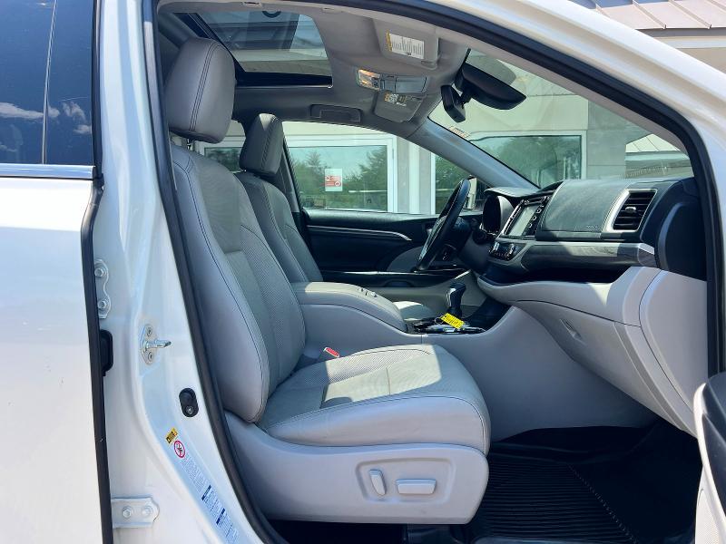 2018 Toyota Highlander VIN 5TDDZRFH2JS908604 COPART salvage auction — MINOR DENT/SCRATCHES, MD - CERTIFICATE OF TITLE (P), sold $15,400 on 2026-07-10 (photo 5)