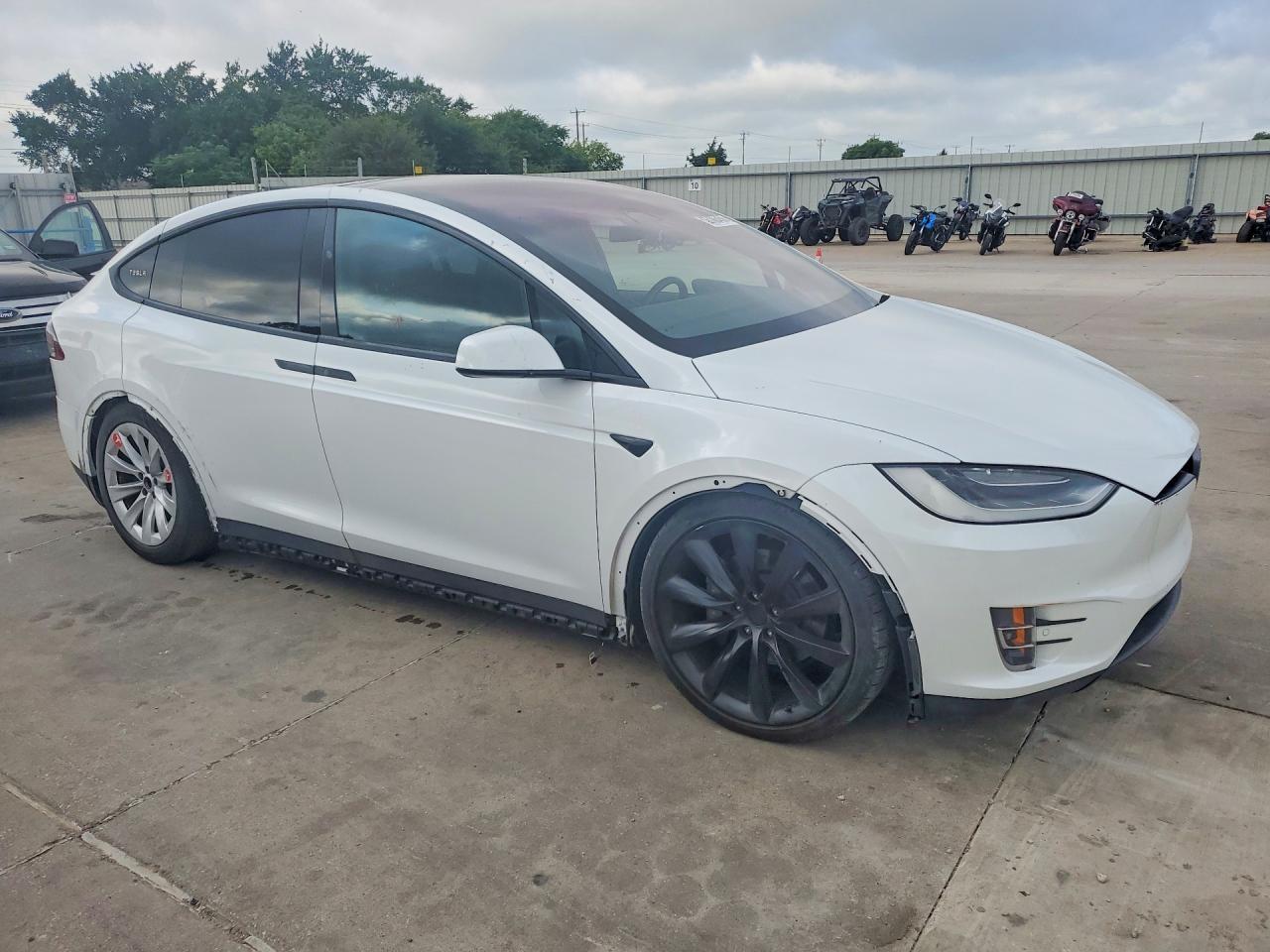 2021 Tesla Model X VIN 5YJXCBE29MF322851 COPART salvage auction — Side, TX - SALVAGE W/LEMON LAW HISTORTY, sold $16,500 on 2026-07-02 (photo 4)