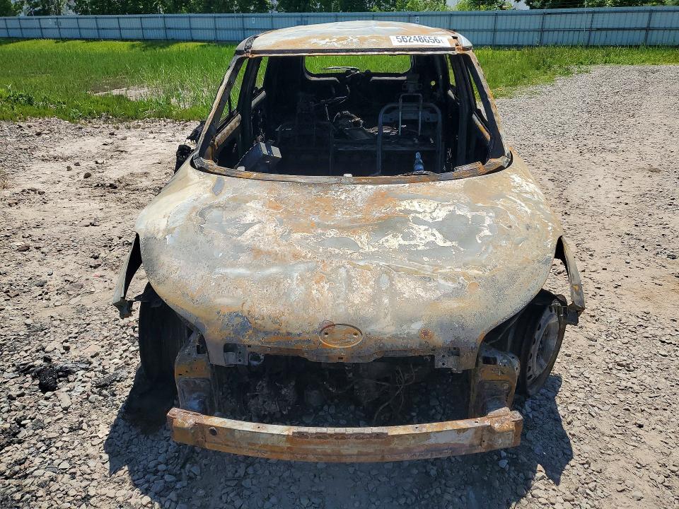 2014 Kia Soul VIN KNDJN2A2XE7018280 COPART salvage auction — INTERIOR BURN, Ny - Mv907A-Parts Only, sold $250 on 2026-07-08 (photo 5)