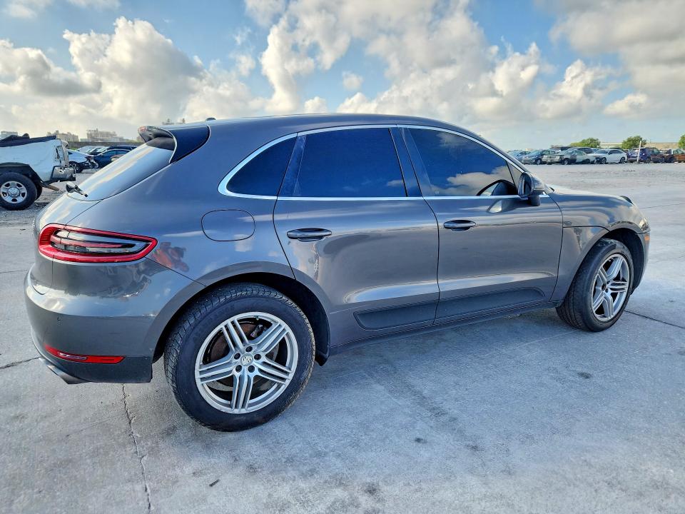 2016 Porsche Macan VIN WP1AB2A5XGLB47521 COPART salvage auction — MINOR DENT/SCRATCHES, LA - CERTIFICATE OF TITLE, sold $3,200 on 2026-07-29 (photo 3)