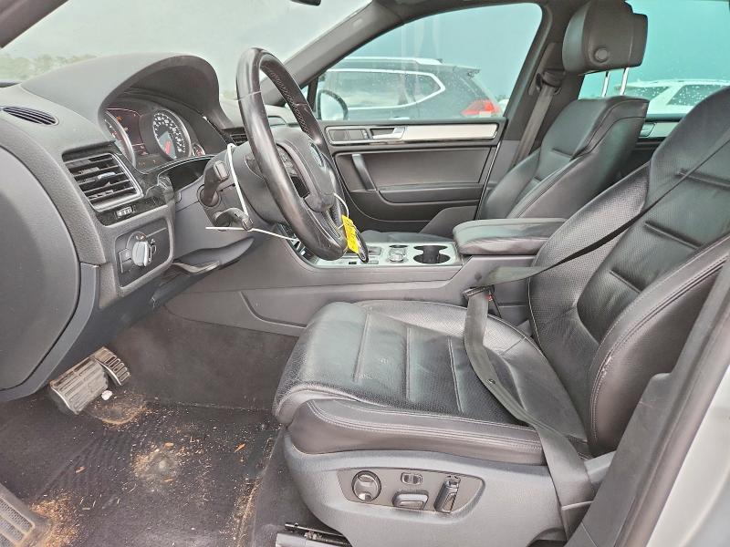 2017 Volkswagen Touareg VIN WVGRF7BP6HD001453 COPART salvage auction — REAR END, Tx - Salvage Vehicle Title, sold $1,350 on 2026-07-21 (photo 7)