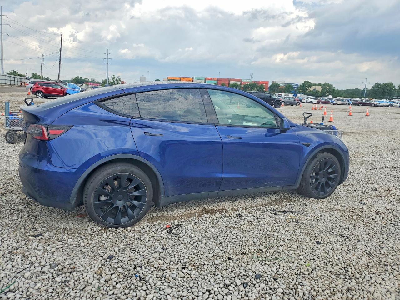2022 Tesla Model Y VIN 7SAYGAEE9NF486456 COPART salvage auction — Rear End, OH - CERT OF TITLE-SALVAGE, sold $13,000 on 2026-06-26 (photo 3)