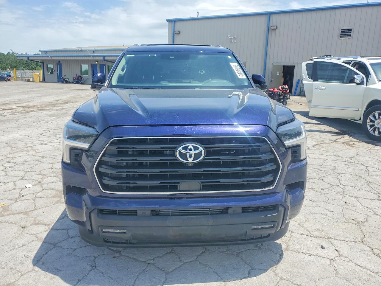 2024 Toyota Sequoia VIN 7SVAAABA6RX043961 COPART salvage auction — Front End, Sc - Salvage Title, sold $46,250 on 2026-08-18 (photo 5)
