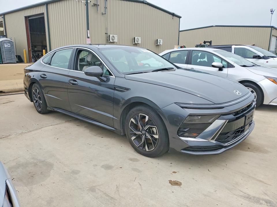 2025 Hyundai Sonata VIN KMHL64JA7SA498295 COPART salvage auction — SIDE, Tx - Nonrepairable Title, sold $7,800 on 2026-07-06 (photo 4)