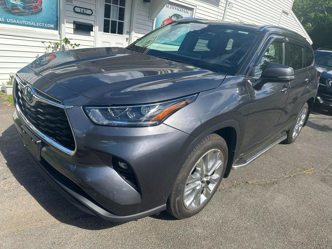2023 Toyota Highlander Hybrid VIN 5TDXBRCH4PS570895 — COPART salvage auction photo