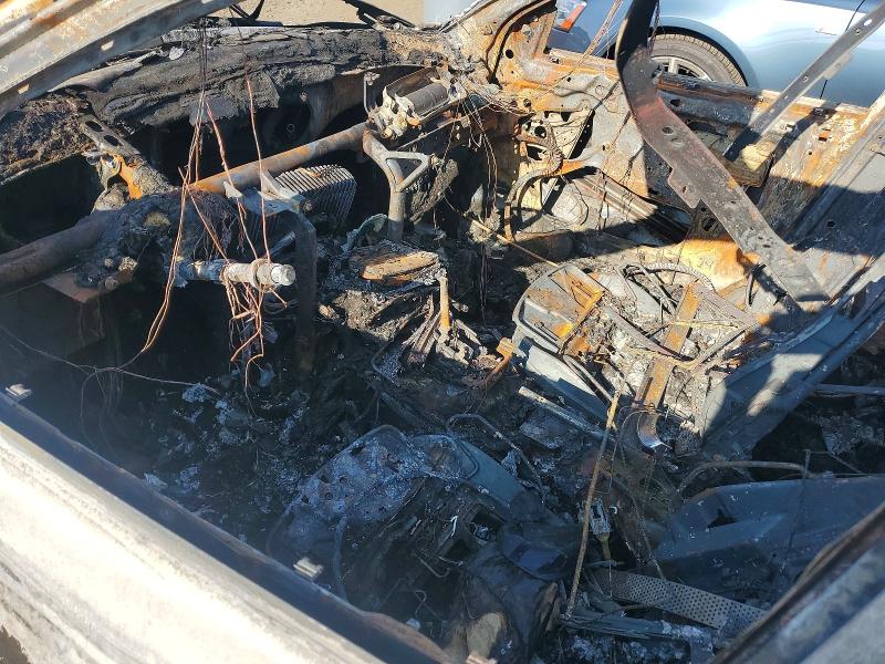 2004 BMW 3 series VIN WBAEP334X4PF04165 COPART salvage auction — BURN, Ct - Cert Of Title-Salvage, sold $450 on 2026-07-24 (photo 8)