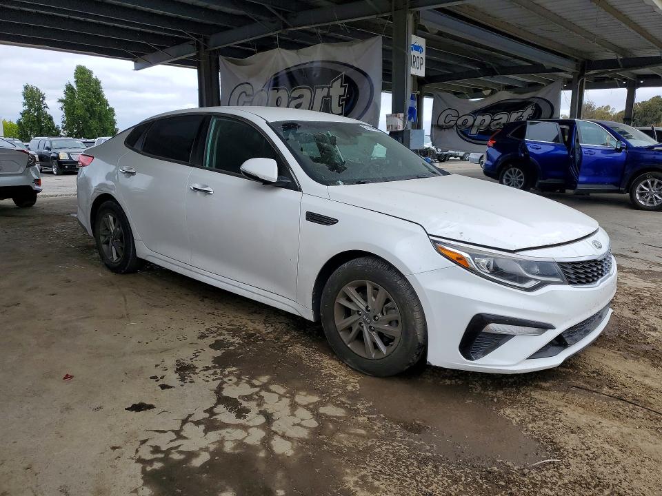 2019 Kia Optima VIN 5XXGT4L34KG305070 COPART salvage auction — VANDALISM, CA - SALVAGE CERTIFICATE, sold $3,800 on 2026-07-14 (photo 4)