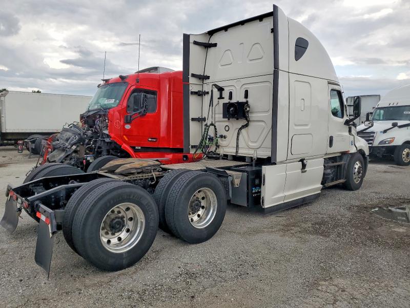 2022 Freightliner Cascadia 126 VIN 3AKJHHDR2NSNP7961 COPART salvage auction — BURN, IL - SALVAGE CERTIFICATE, sold $28,500 on 2026-08-24 (photo 4)