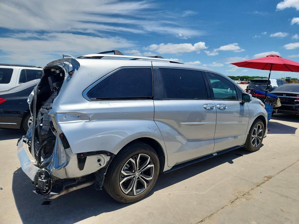 2025 Toyota Sienna VIN 5TDESKFC0SS199631 COPART salvage auction — REAR END, TX - SALVAGE VEHICLE TITLE, sold $2,250 on 2026-07-30 (photo 3)