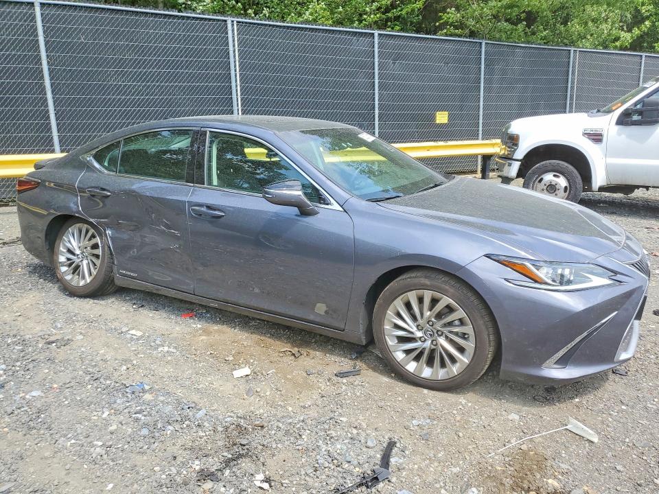 2020 Lexus VIN 58AE21B16LU012411 COPART salvage auction — SIDE, Md - Cert Of Salvage > 75% Damage, sold $16,500 on 2026-07-31 (photo 4)