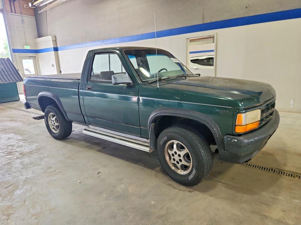 1996 Dodge Dakota VIN 1B7GG26X2TS630749 COPART salvage auction — NORMAL WEAR, VA - CERTIFICATE OF TITLE, sold $1,100 on 2026-07-02 (photo 4)