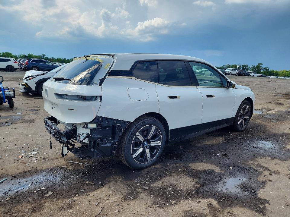 2024 BMW Ix VIN WB523CF0XRCN55473 COPART salvage auction — SIDE, Va - Cert Of Title - Salvage, sold $20,900 on 2026-07-15 (photo 3)