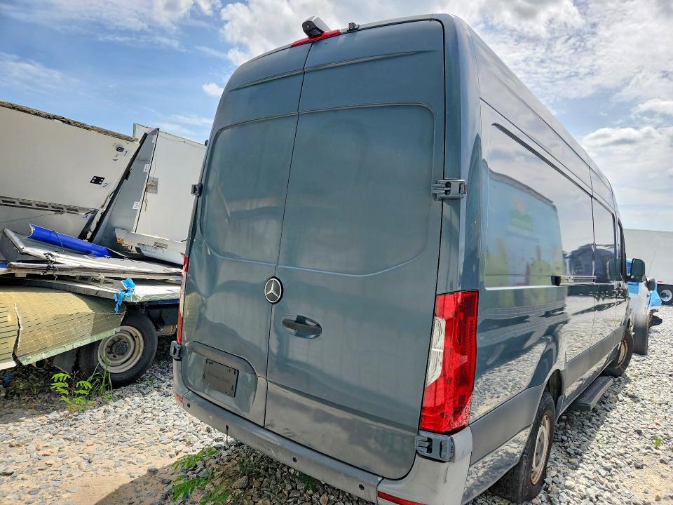 2019 Mercedes-benz VIN WD4PF1CD6KT011786 COPART salvage auction — MINOR DENT/SCRATCHES, FL - CERTIFICATE OF TITLE, sold $6,000 on 2026-07-22 (photo 6)