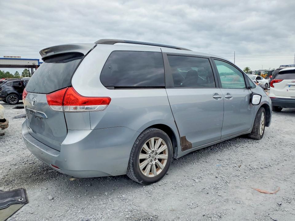 2013 Toyota Sienna VIN 5TDYK3DC6DS327007 COPART salvage auction — MINOR DENT/SCRATCHES, Fl - Certificate Of Title, sold $4,950 on 2026-07-02 (photo 3)