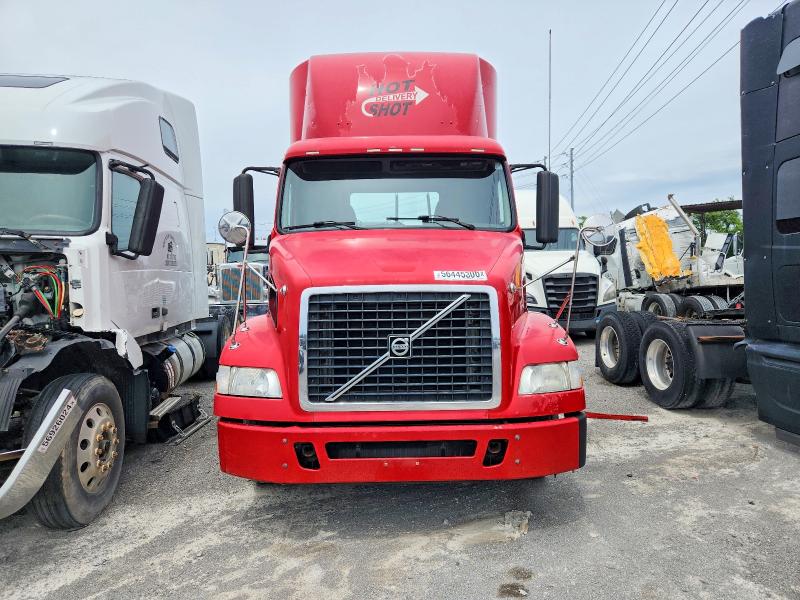 2012 Volvo Vnm VIN 4V4MC9EH1CN550749 COPART salvage auction — MINOR DENT/SCRATCHES, Tn - Certificate Of Title, sold $2,200 on 2026-07-07 (photo 9)