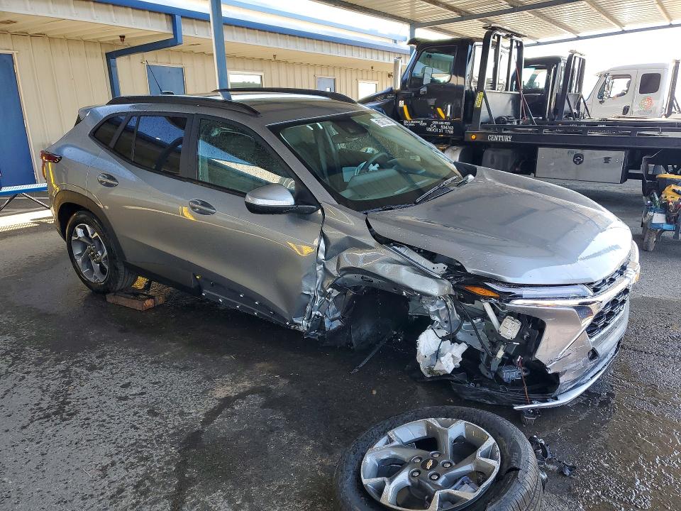 2026 Chevrolet Trax VIN KL77LHEP5TC189500 COPART salvage auction — FRONT END, CA - NON-REPAIRABLE VEHICLE CERT, sold $3,500 on 2026-07-20 (photo 4)