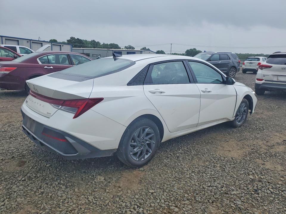 2025 Hyundai Elantra VIN KMHLM4DJ0SU139192 COPART salvage auction — UNDERCARRIAGE, Ar - Cert Of Title-Salvage, sold $7,200 on 2026-07-27 (photo 3)