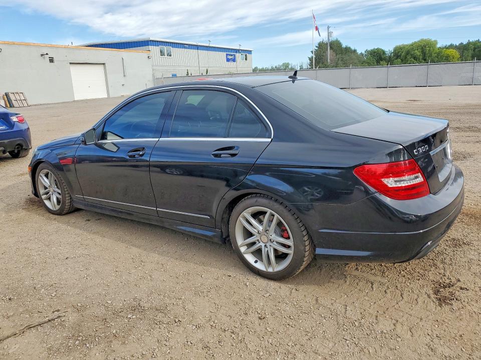 2013 Mercedes-benz C-klasse VIN WDDGF8ABXDA813914 COPART salvage auction — SIDE, On - Permit No Brand - Unfit, sold $1,550 on 2026-07-09 (photo 2)