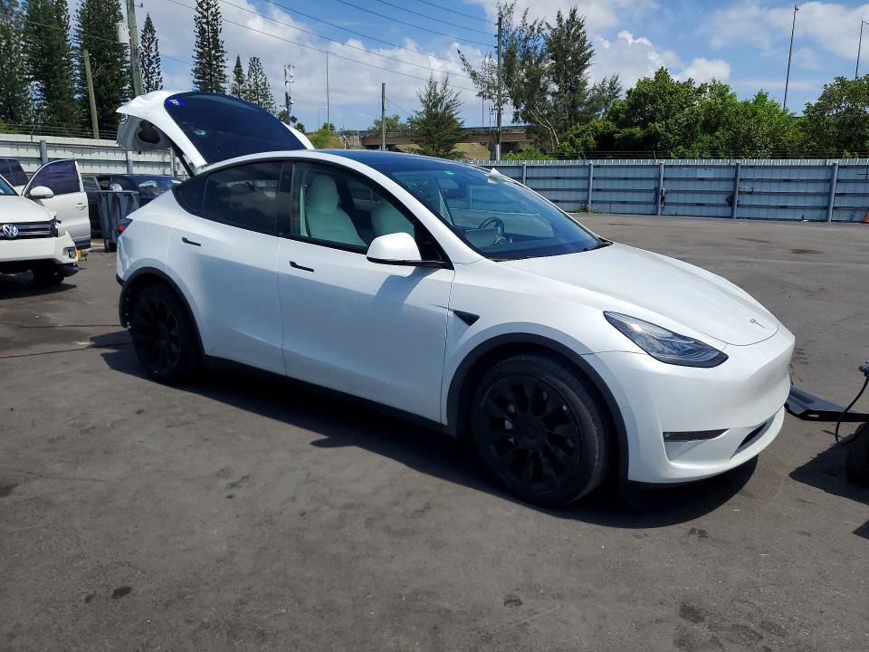 2022 Tesla Model y VIN 7SAYGAEE8NF390270 COPART salvage auction — REAR END, Fl - Cert Of Title Slvg Rebuildable, sold $9,900 on 2026-08-03 (photo 4)