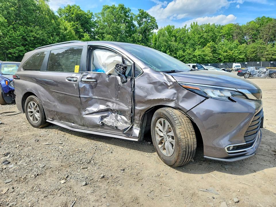 2023 Toyota Sienna VIN 5TDYSKFC0PS075752 COPART salvage auction — SIDE, Md - Cert Of Salvage > 75% Damage, sold $9,900 on 2026-07-14 (photo 4)