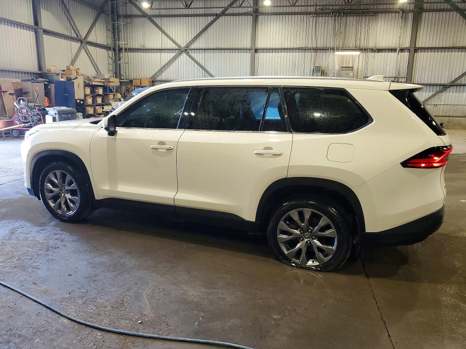 2024 Toyota Highlander VIN 5TDAAAB52RS012743 COPART salvage auction — VANDALISM, On - Permit No Brand - Unfit, sold $34,500 on 2026-07-08 (photo 2)
