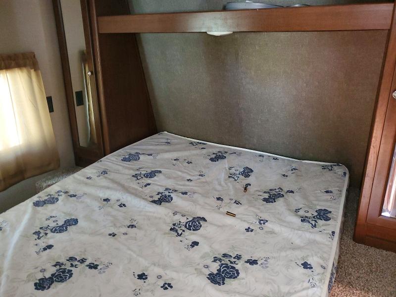2017 Keystone rv . VIN 4YDT27226H7209418 COPART salvage auction — HAIL, OH - CERT OF TITLE-SALVAGE, sold $5,500 on 2026-07-09 (photo 7)