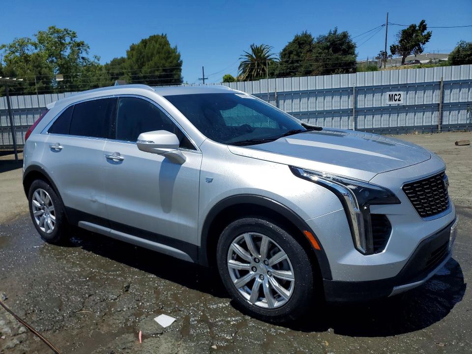 2022 Cadillac Xt4 VIN 1GYFZCR48NF135622 COPART salvage auction — MINOR DENT/SCRATCHES, CA - CERTIFICATE OF TITLE, sold $13,000 on 2026-07-14 (photo 4)