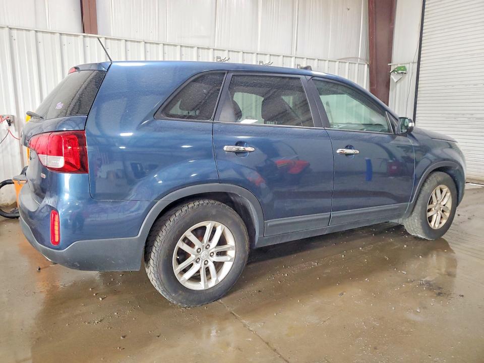 2014 Kia Sorento VIN 5XYKT3A66EG463475 COPART salvage auction — MINOR DENT/SCRATCHES, PA - CERT OF TITLE, sold $775 on 2026-07-29 (photo 3)