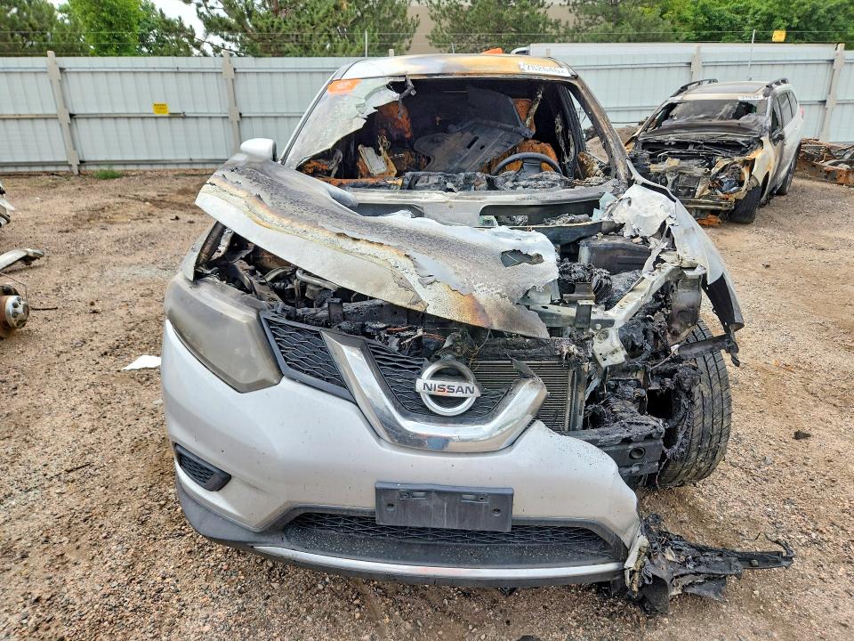 2016 Nissan Rogue sport VIN KNMAT2MV1GP643858 COPART salvage auction — Burn Engine, Co - Public - Nonrepairable, sold $250 on 2026-07-13 (photo 5)