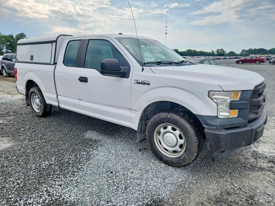 2017 Ford F-150 VIN 1FTEX1C89HKD20068 COPART salvage auction — MINOR DENT/SCRATCHES, NC - DEALER ONLY CLEAN TITLE, sold $2,600 on 2026-07-09 (photo 4)