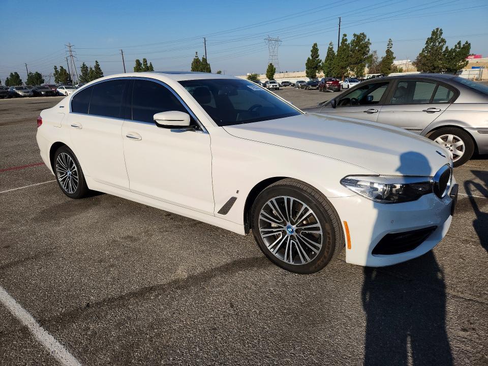 2018 BMW 5er VIN WBAJA9C57JB034260 COPART salvage auction — MINOR DENT/SCRATCHES, Ca - Dis/Dlr/Exp Only Clean Title, sold $5,000 on 2026-08-03 (photo 4)
