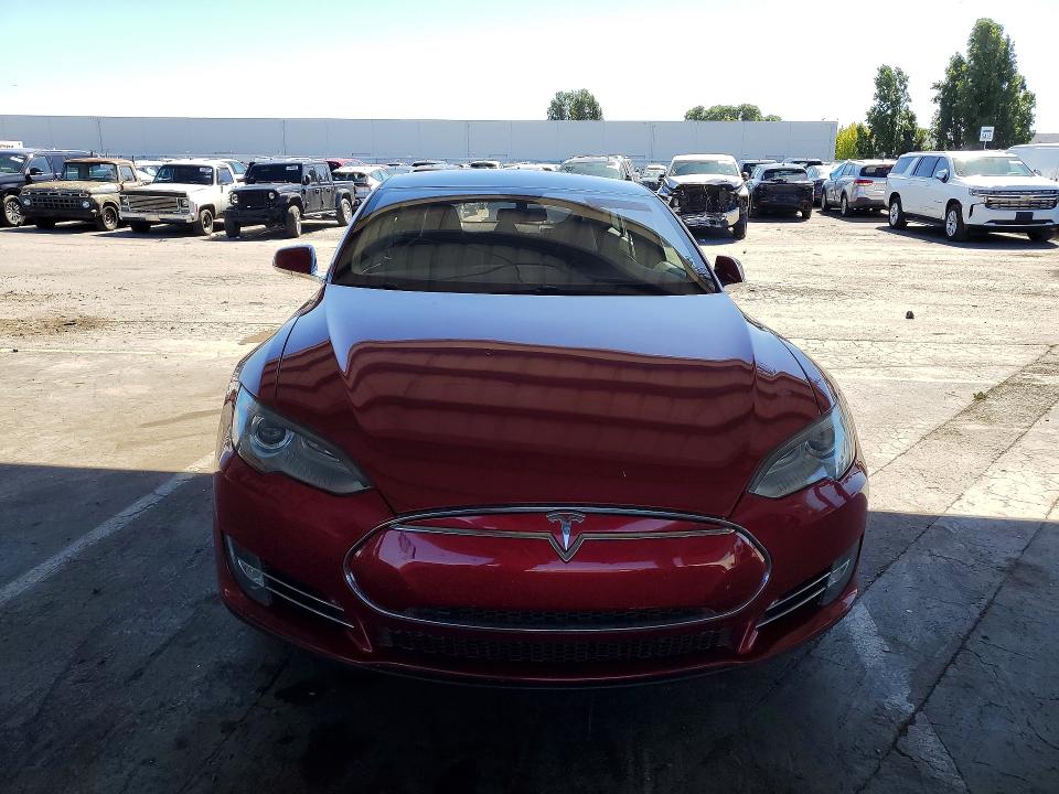 2013 Tesla Model s VIN 5YJSA1CNXDFP12929 COPART salvage auction — MINOR DENT/SCRATCHES, Ca - Dis/Dlr/Exp Only Clean Title (P), sold $2,350 on 2026-07-14 (photo 5)