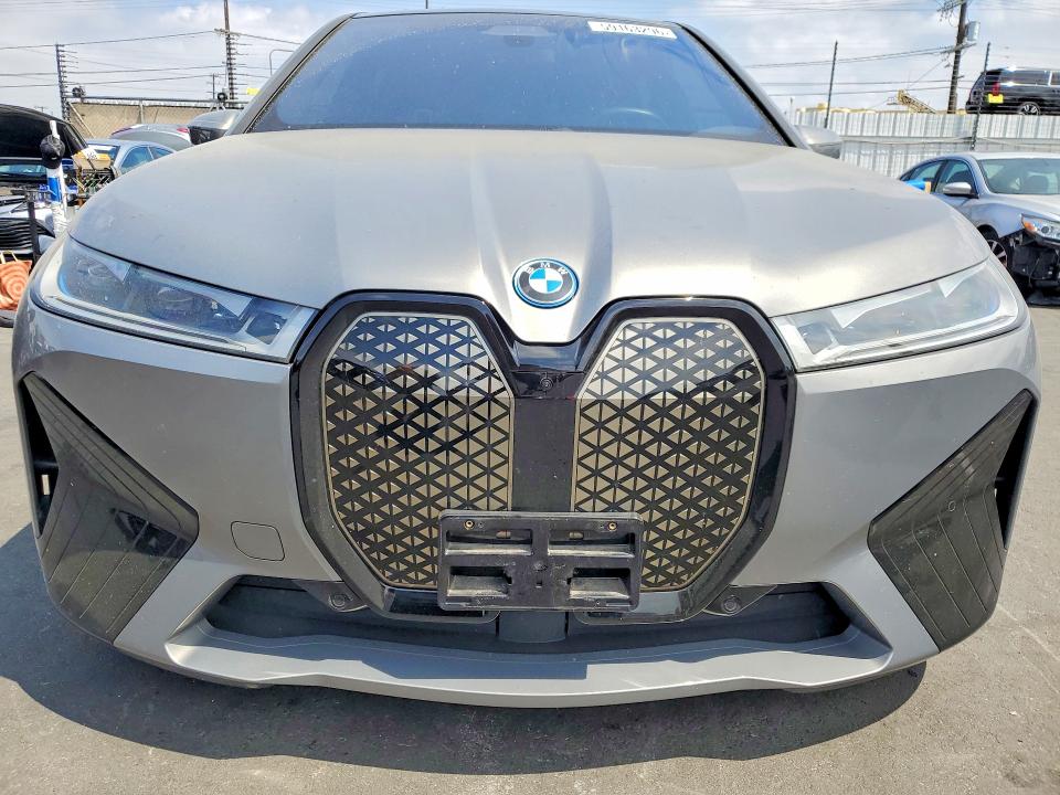 2023 BMW Ix VIN WB533CF01PCM04541 COPART salvage auction — REAR END, Ca - Salvage Certificate, sold $7,200 on 2026-08-19 (photo 5)
