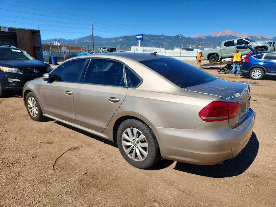 2015 Volkswagen Passat VIN 1VWAT7A35FC015448 COPART salvage auction — MINOR DENT/SCRATCHES, Co - Dis/Dlr/Exp Only Clean Title, sold $325 on 2026-08-03 (photo 2)