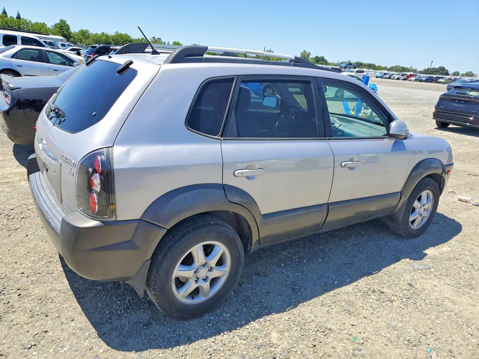 2005 Hyundai Tucson VIN KM8JN12D15U086507 COPART salvage auction — MINOR DENT/SCRATCHES, Ca - Dis/Dlr/Exp Only Clean Title, sold $325 on 2026-07-02 (photo 3)