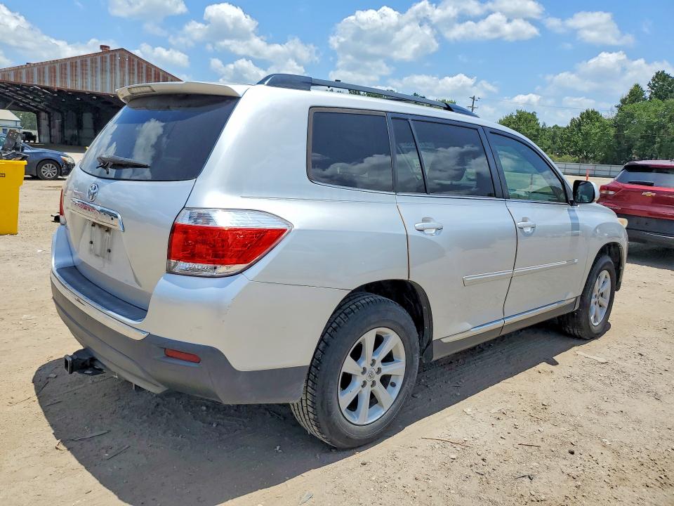 2013 Toyota Highlander VIN 5TDZK3EH3DS102722 COPART salvage auction — SIDE, LA - CERT OF TITLE-SALVAGE, sold $5,000 on 2026-07-31 (photo 3)