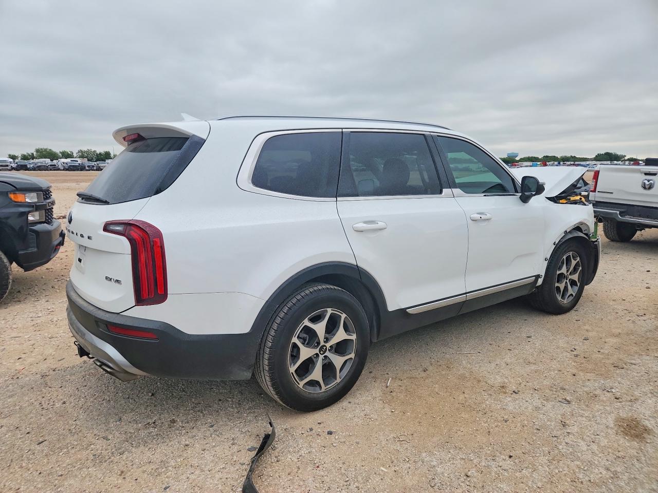 2020 Kia Telluride VIN 5XYP34HC2LG069637 COPART salvage auction — Front End, TX - SALVAGE VEHICLE TITLE, sold $6,300 on 2026-06-25 (photo 3)