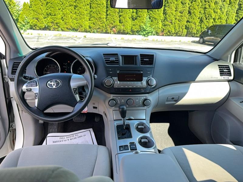 2011 Toyota Highlander VIN 5TDBK3EH6BS057645 COPART salvage auction — MINOR DENT/SCRATCHES, Me - Certificate Of Title (P), sold $3,100 on 2026-07-06 (photo 9)