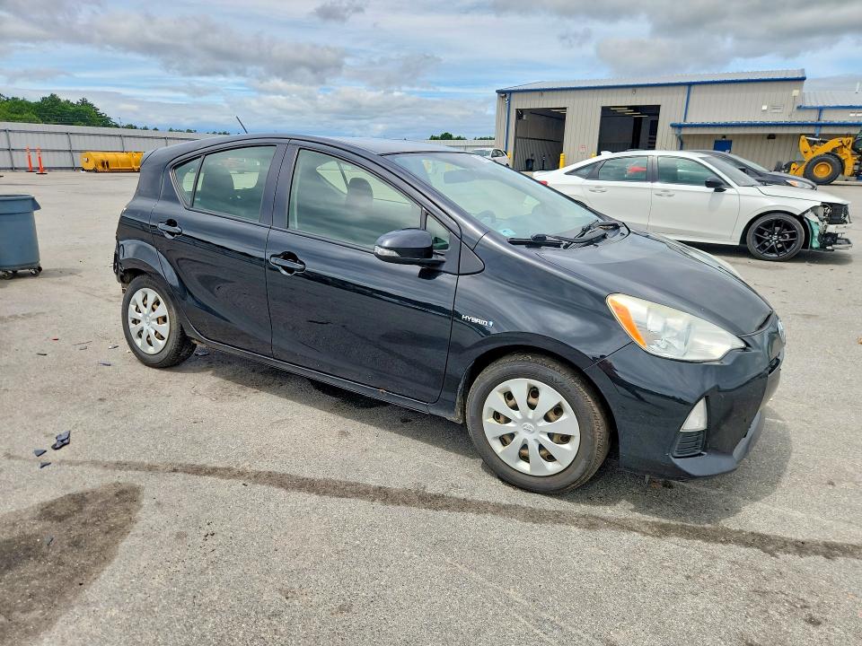 2013 Toyota Prius c VIN JTDKDTB35D1533127 COPART salvage auction — REAR END, Me - Cert Of Title-Salvage Collisio, sold $900 on 2026-07-17 (photo 4)