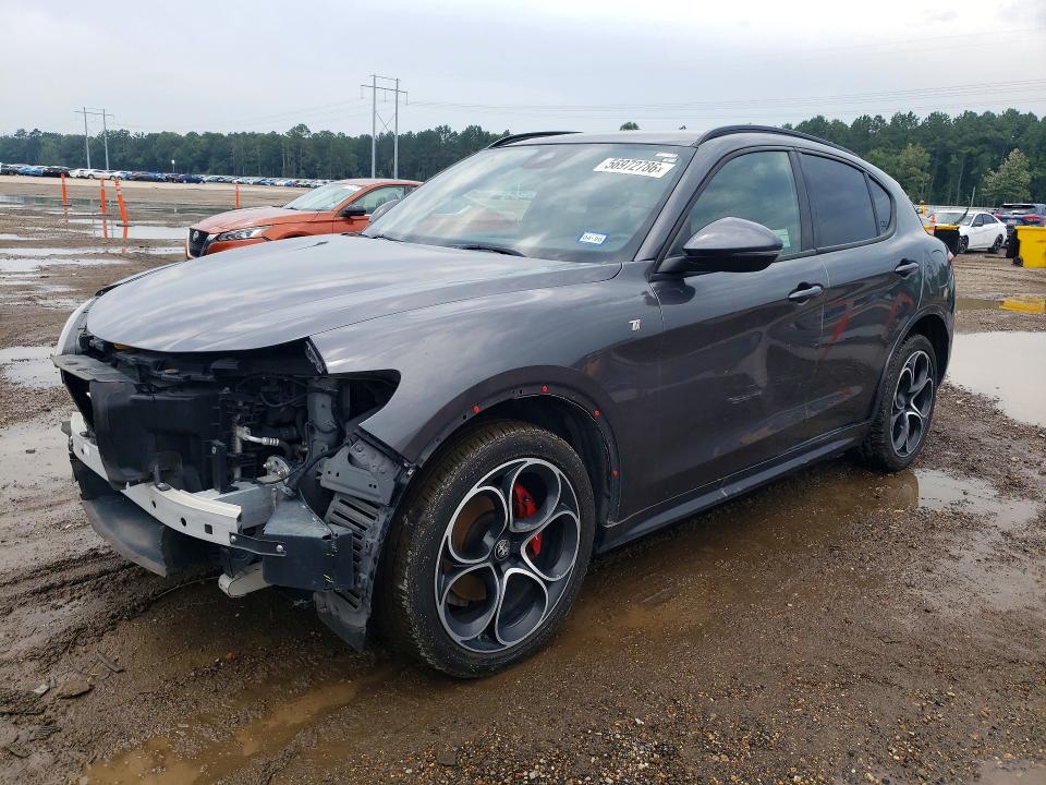 2022 Alfa romeo Stelvio VIN ZASPAKBN0N7D32722 — COPART salvage auction photo