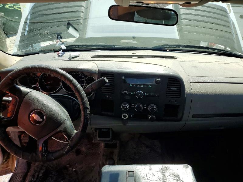 2013 Chevrolet VIN 1GB0KVCG4DF136848 COPART salvage auction — MINOR DENT/SCRATCHES, Il - Certificate Of Title, sold $2,300 on 2026-07-10 (photo 8)