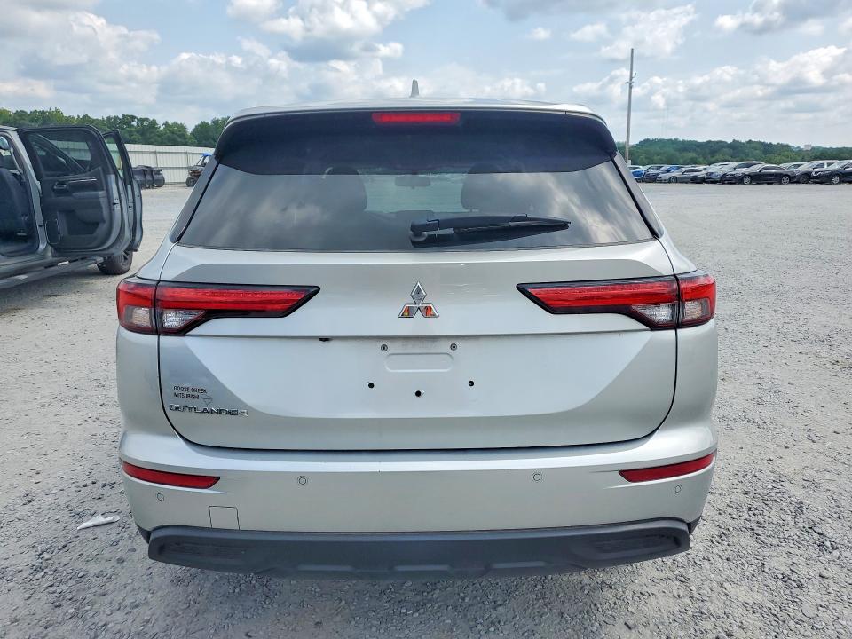 2024 Mitsubishi Outlander VIN JA4J3UA89RZ077976 COPART salvage auction — MINOR DENT/SCRATCHES, SC - CERTIFICATE OF TITLE, sold $16,500 on 2026-07-29 (photo 6)