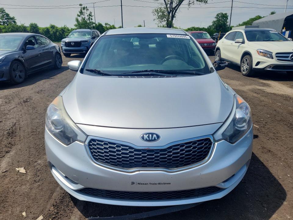 2016 Kia Forte VIN KNAFK5A87G5481851 COPART salvage auction — SIDE, Qc - Gravement Accidente, sold $1,000 on 2026-07-07 (photo 5)