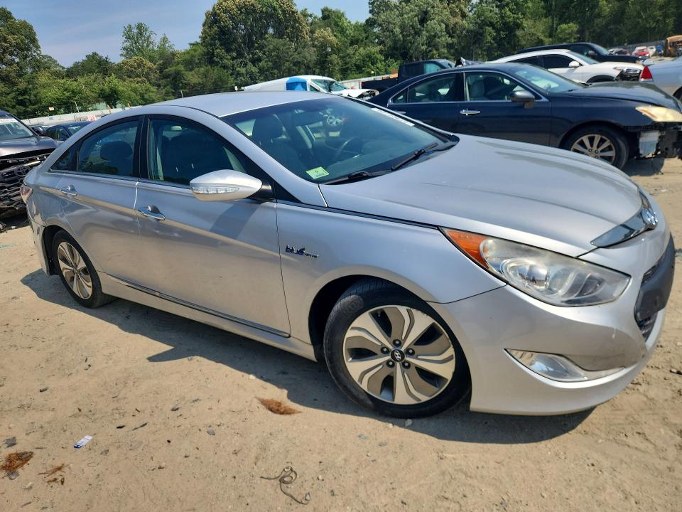 2013 Hyundai VIN KMHEC4A41DA099011 COPART salvage auction — REAR END, Md - Cert Of Salvage > 75% Damage, sold $600 on 2026-07-28 (photo 4)
