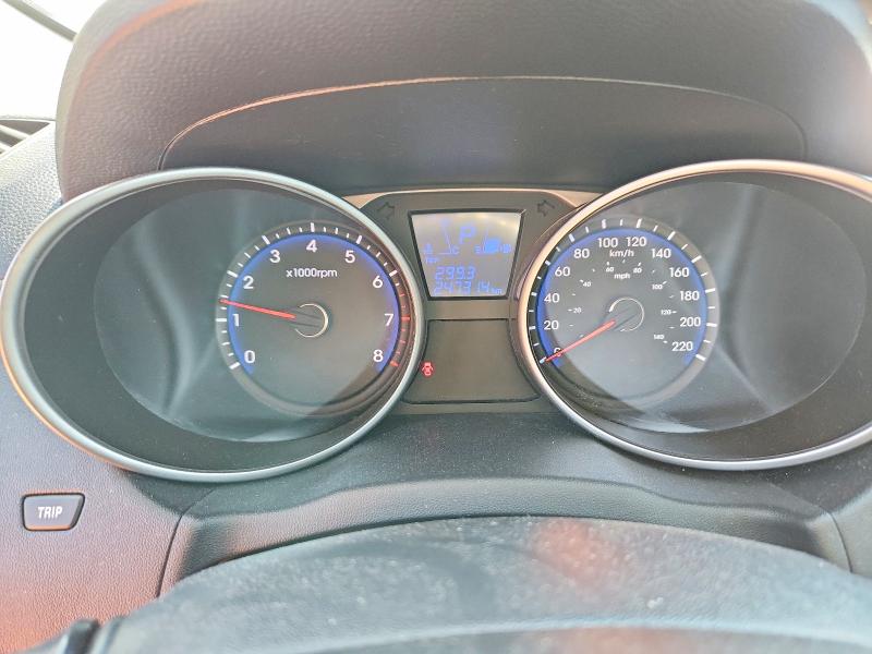 2011 Hyundai Tucson VIN KM8JT3ACXBU299638 COPART salvage auction — SIDE, ON - PERMIT NO BRAND - UNFIT, sold $375 on 2026-07-21 (photo 9)