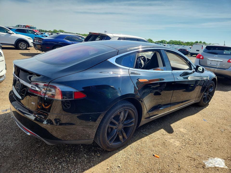 2015 Tesla Model s VIN 5YJSA1H18FF080201 COPART salvage auction — NORMAL WEAR, Il - Certificate Of Title, sold $3,500 on 2026-07-07 (photo 3)