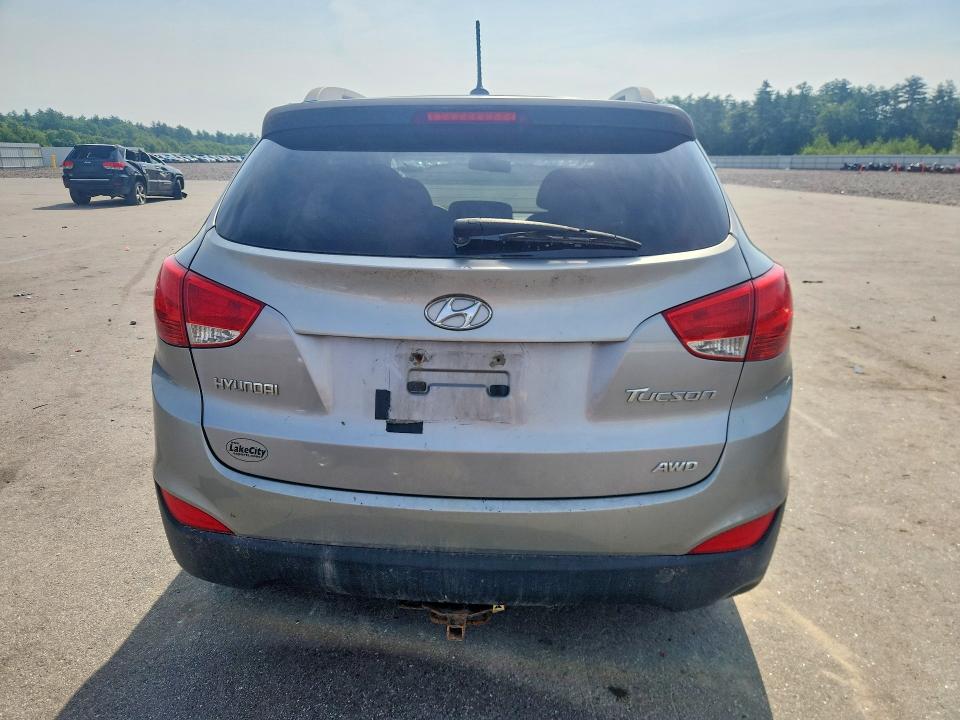2013 Hyundai Tucson VIN KM8JUCAC1DU568416 COPART salvage auction — NORMAL WEAR, Me - Certificate Of Title, sold $1,050 on 2026-07-08 (photo 6)