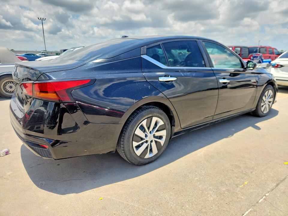 2019 Nissan VIN 1N4BL4BVXKC230233 COPART salvage auction — MINOR DENT/SCRATCHES, Tx - Certificate Of Title (P), sold $3,500 on 2026-07-02 (photo 3)